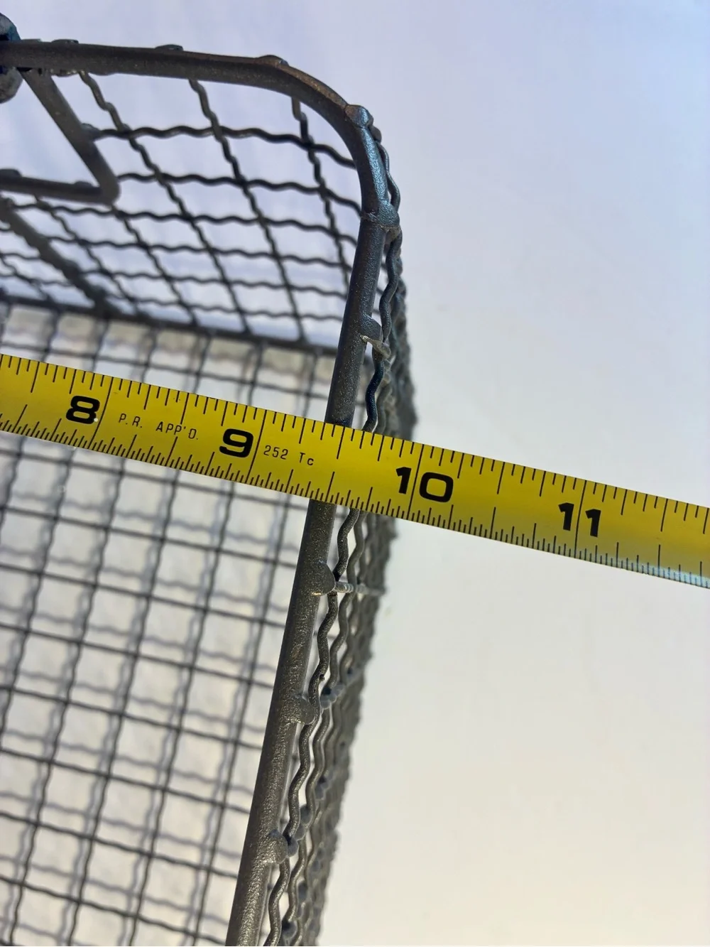 Vintage Industrial Wavy Wire Storage Basket with Wood Handles – Farmhouse Decor